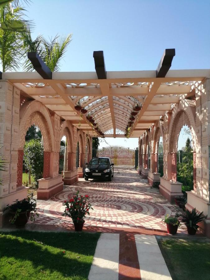 Mann The Palm Retreat Resort Lucknow